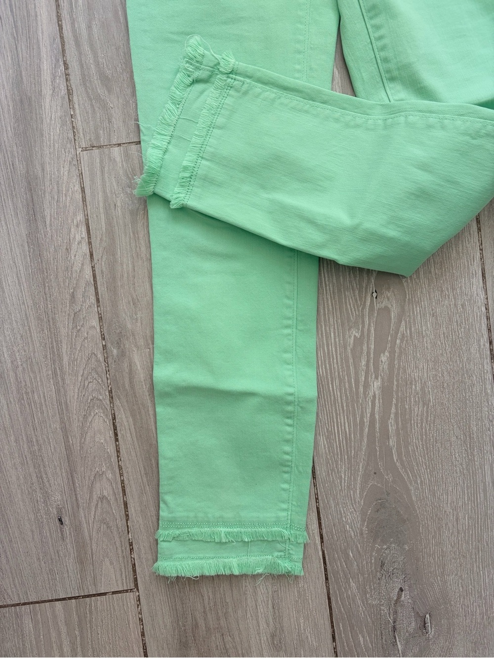 Lilly Pulitzer Mint Green Cropped Frayed-Hem Jeans - Picture 2 of 9